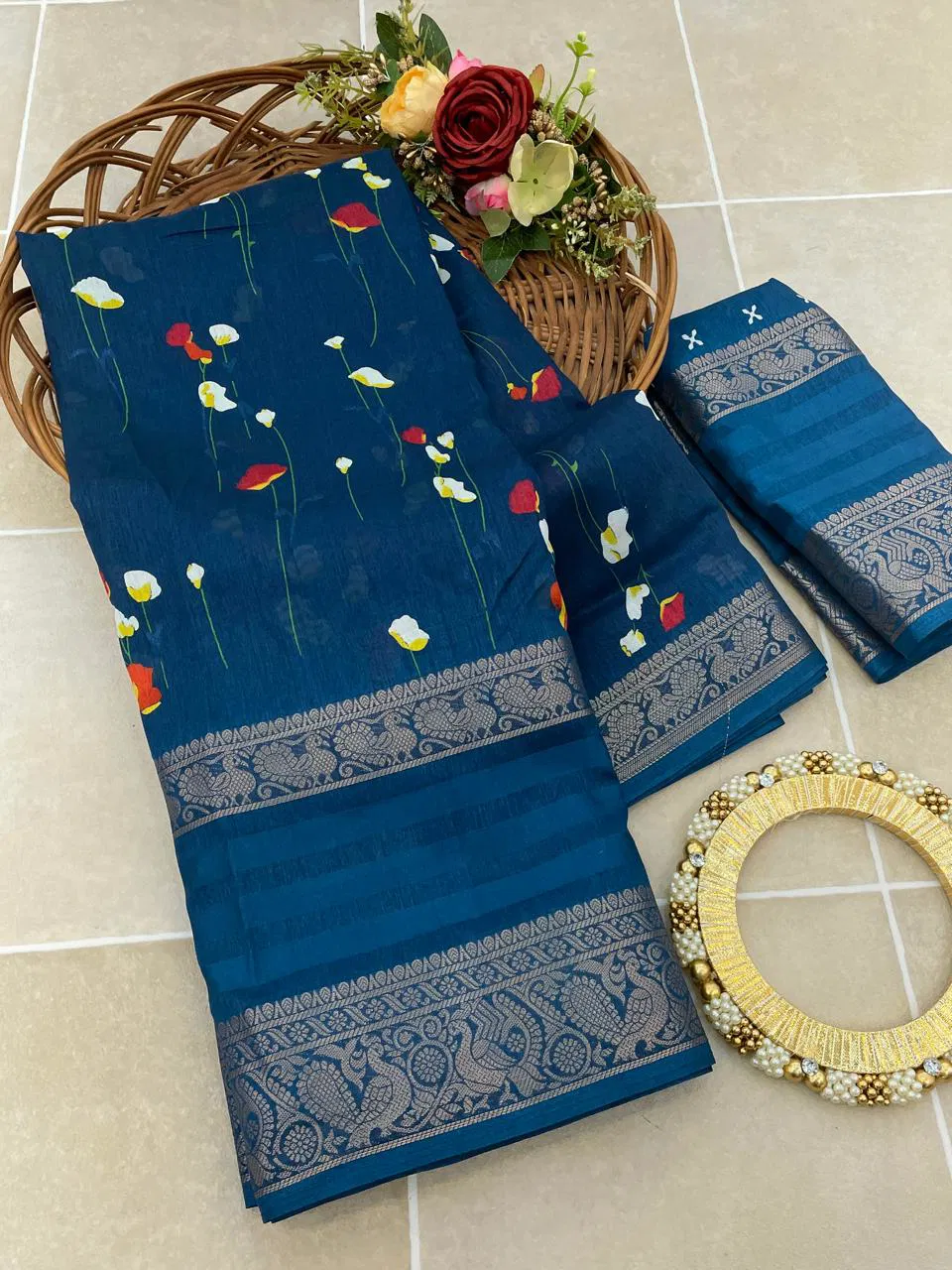 LC 111 Flower Print Pure Dola Silk Jacquard Border Designer Sarees Manufacturers
